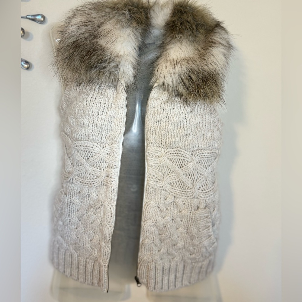LOFT WOMENS CHUNKY CABLE KNIT FULL ZIPPER VEST FAUX FUR SMALL PETITE NWT - Picture 2 of 7